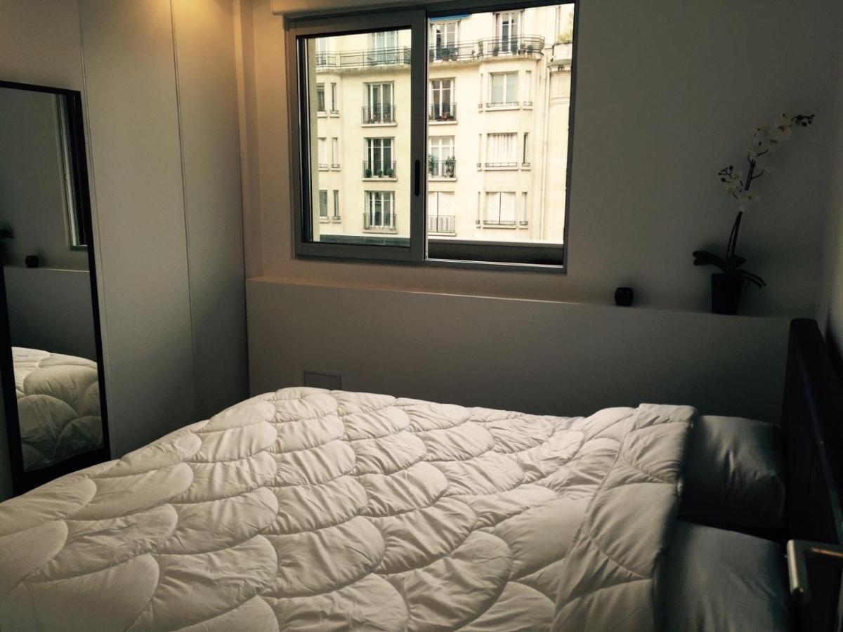 A Deux Pas Des Champs Elysees Paris Exterior photo